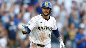 Brewers beat Marlins, Perkins delivers winning hit