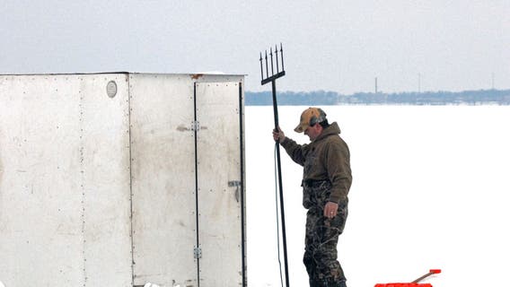 2026 Upriver Lakes sturgeon spearing season; applications due Aug. 1