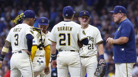 Brewers beat Cubs, taking top spot in NL Central