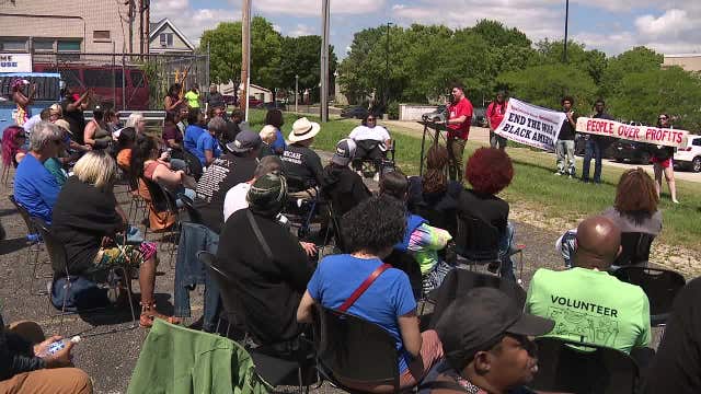 Pick 'n Save closing, Milwaukee community protests: 'Real concern'