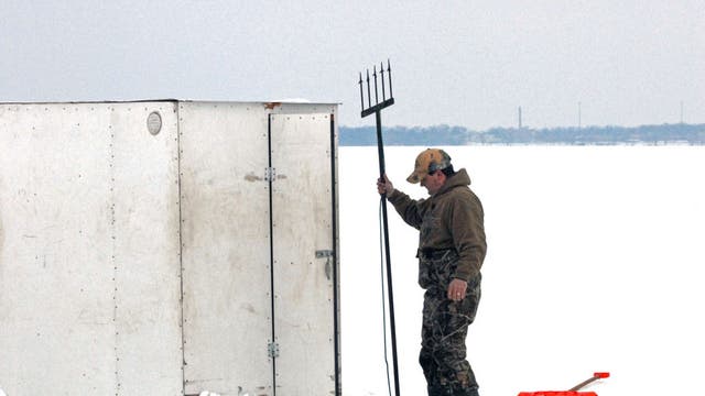 2026 Upriver Lakes sturgeon spearing season; applications due Aug. 1