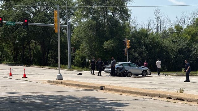 Milwaukee crash, motorcyclist seriously injured at 91st and Calumet