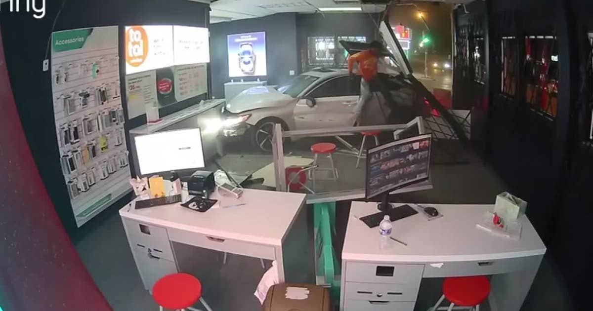 Milwaukee police chase; fleeing driver slams into building | FOX6 Milwaukee