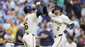 Brewers beat Pirates; Frelick, Turang homer off Skenes in 11th straight win