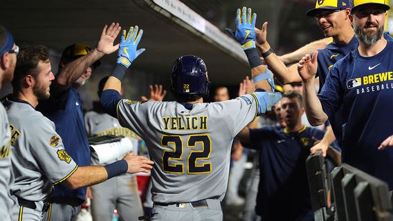 Milwaukee Brewers stun Cincinnati Reds, win 13th in a row, 10-8
