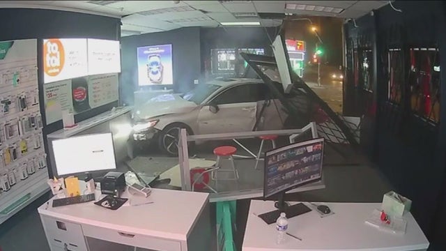 Milwaukee police chase; fleeing driver crashes into building, squad damaged
