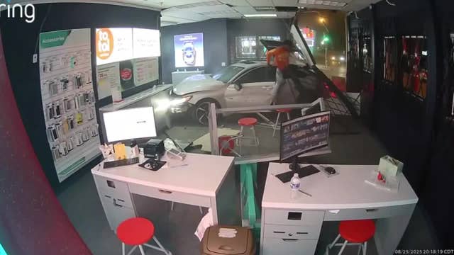 Milwaukee police chase; fleeing driver slams into building