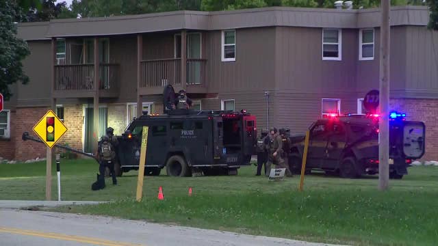 Fond du Lac police standoff; man arrested, mother, child safe