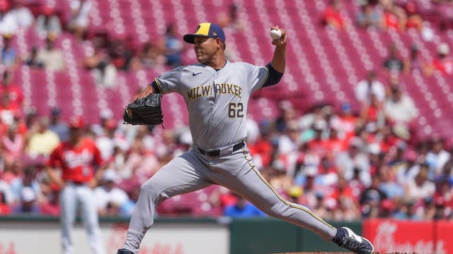 Brewers lose to Reds; franchise-record, 14-game winning streak snapped