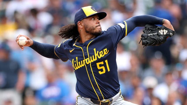 Brewers beat Cubs in 1st half of doubleheader