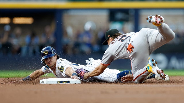Brewers fall to Giants, bullpen squanders Peralta's scoreless start