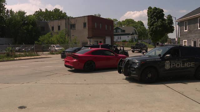 Milwaukee police chase stolen car; 17-year-old arrested, passenger sought