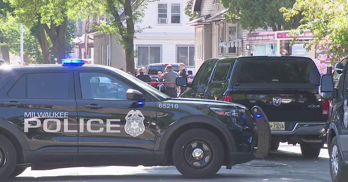 Milwaukee police: Officer struck pedestrian near 20th and Lapham | FOX6 ...