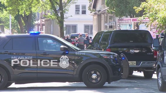 Milwaukee police: Officer struck pedestrian near 20th and Lapham