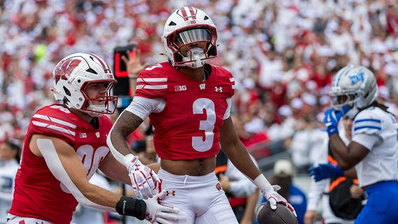 Wisconsin Badgers rout Middle Tennessee State, O'Neil throws 3 TDs
