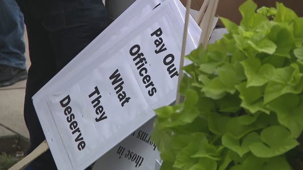 Protests over Milwaukee Police Department pay at City Hall