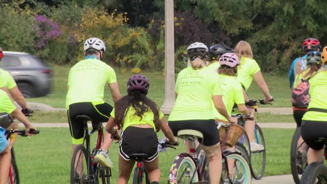 Annual Chris’ Slow Roll held in Milwaukee