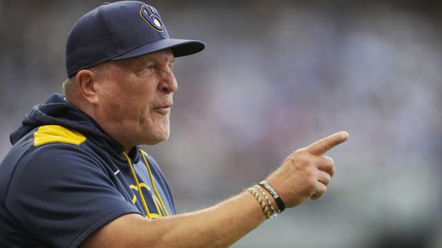 Brewers lose to Phillies, manager Pat Murphy gets ejected