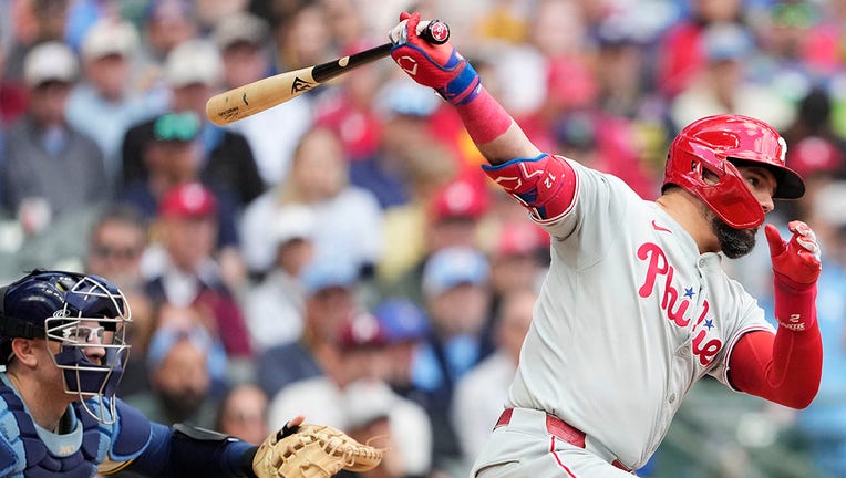 Brewers lose to Phillies, Milwaukee shut out in rubber match