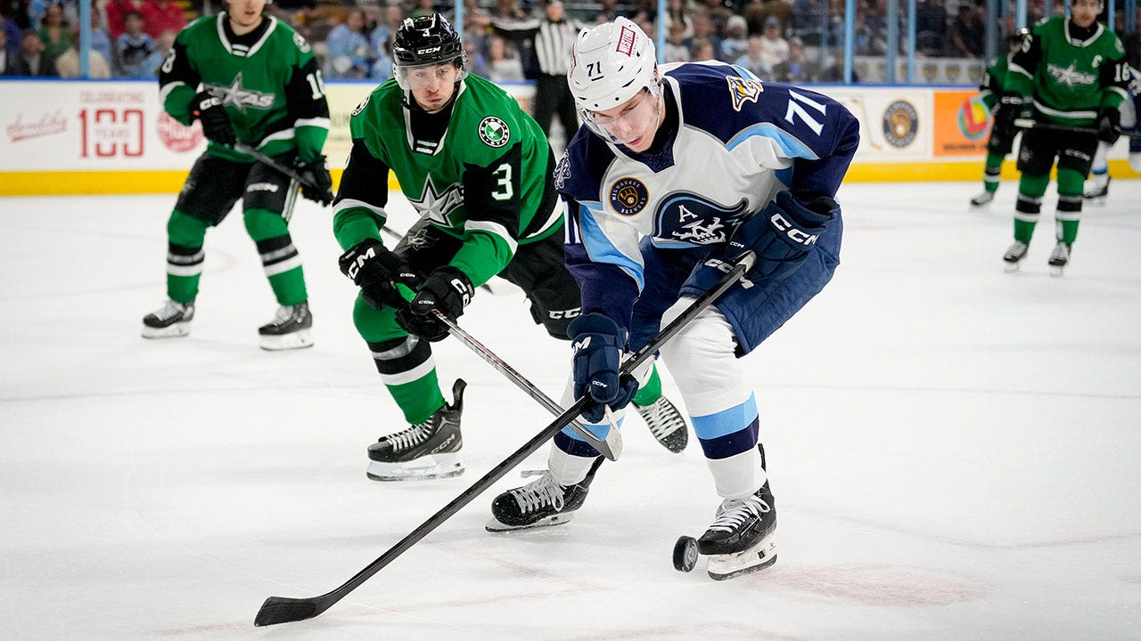 Milwaukee Admirals top Texas Stars in home opener, 5-3 Milwaukee Admirals top Texas Stars in home opener, 5-3