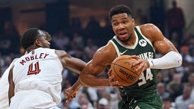 Bucks lose to Cavaliers, Giannis Antetokounmpo scores 40 points