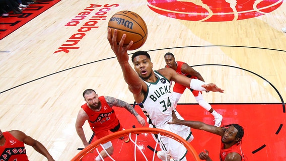 Bucks beat Raptors, Giannis Antetokounmpo scores 31 points