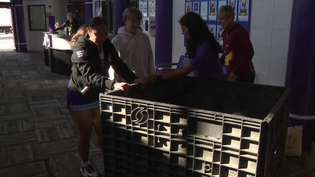 Waukesha teens collect food donations on Halloween