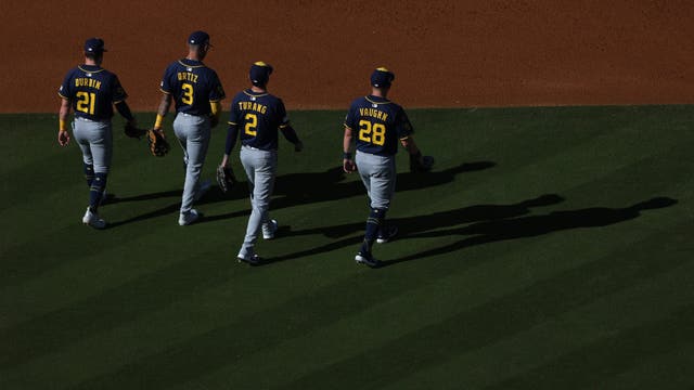 Brewers lose to Dodgers in Los Angeles for NLCS Game 3