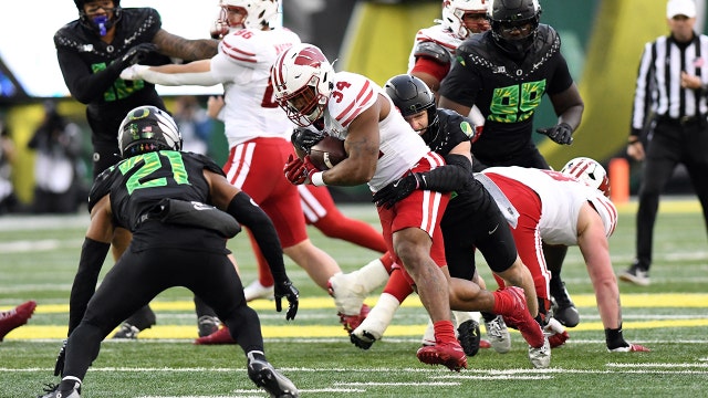 Wisconsin falls at Oregon, losing streak reaches six games