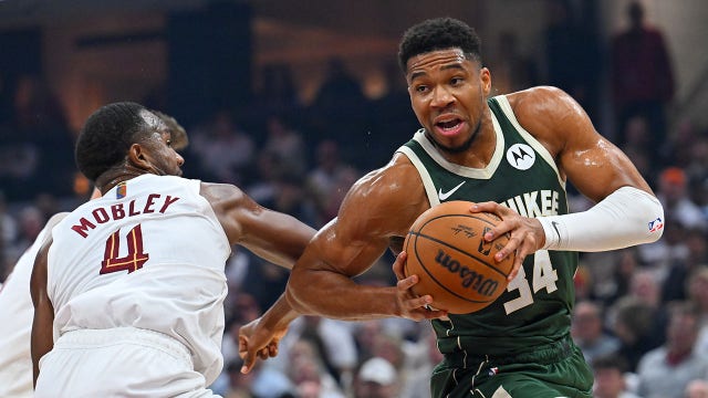 Bucks lose to Cavaliers, Giannis Antetokounmpo scores 40 points