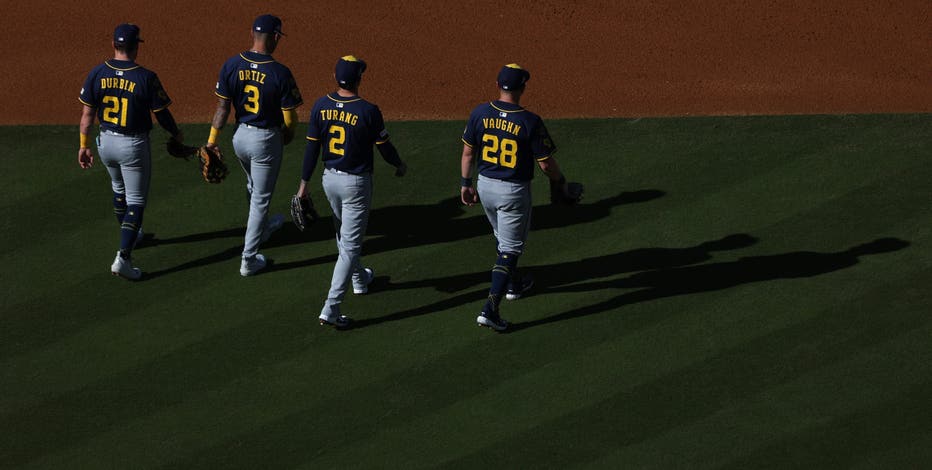 Brewers lose to Dodgers in Los Angeles for NLCS Game 3 | FOX6