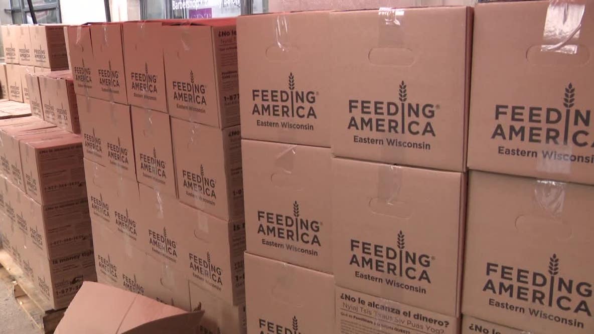 Thanksgiving meal giveaway at Gee's Clippers helps hundreds