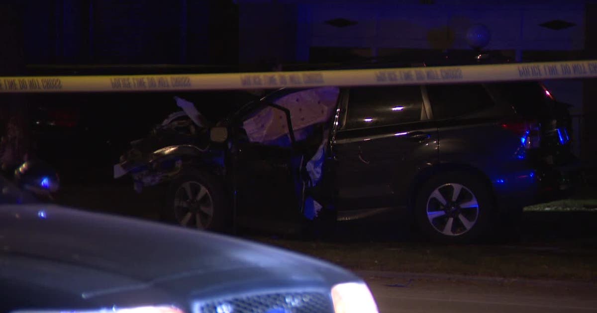 Milwaukee fatal crash Sunday; 2 dead, vehicle hits tree | FOX6 Milwaukee