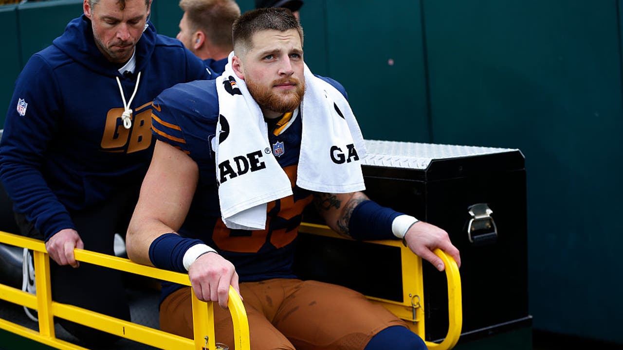 Packers tight end Tucker Kraft carted off field with knee injury | FOX6  Milwaukee