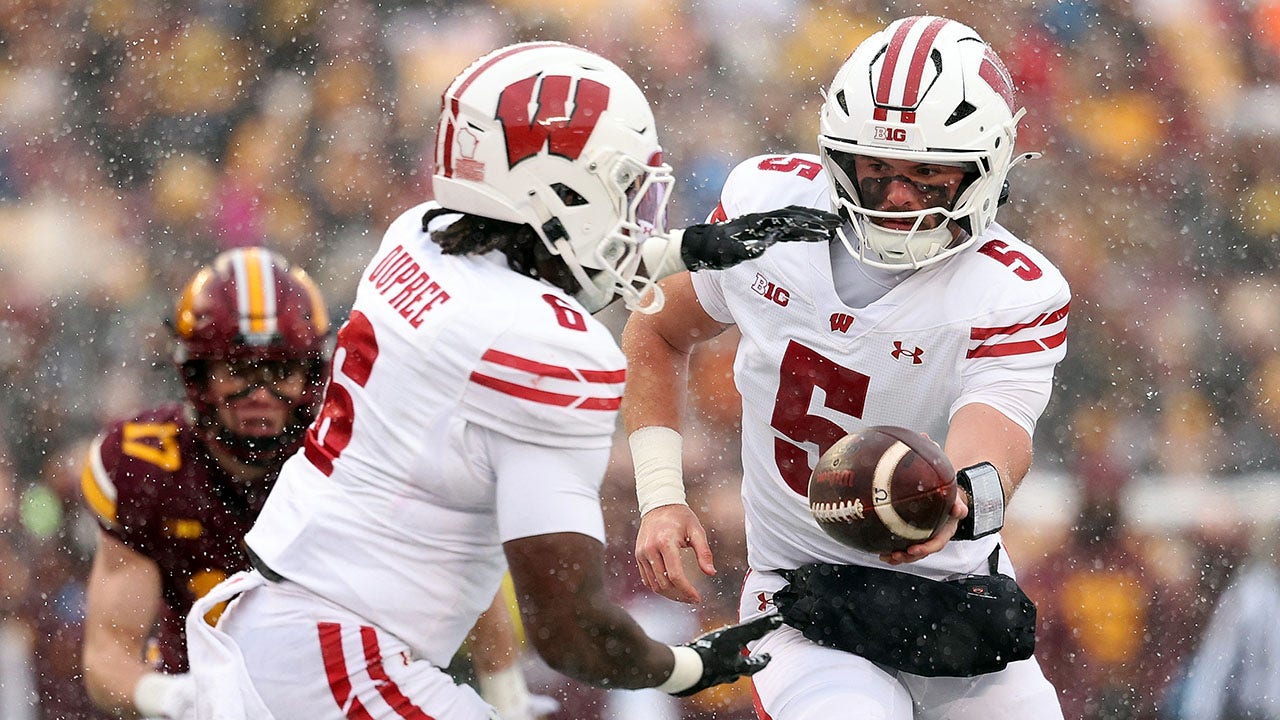 Wisconsin-Minnesota score: Badgers trail Golden Gophers