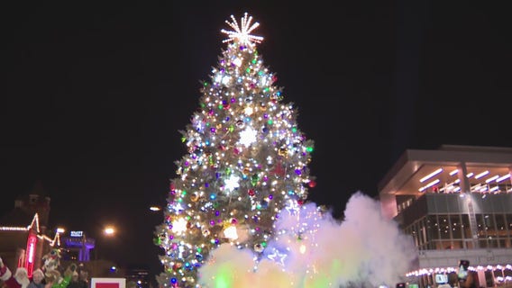 Milwaukee Christmas tree lighting, 112th year celebrated