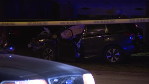 Milwaukee fatal crash Sunday; 2 dead, vehicle hits tree