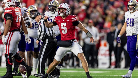 Wisconsin Badgers upset Washington Huskies, snap 6-game skid