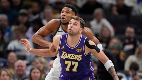 Lakers rout Bucks, Giannis Antetokounmpo scores 32 points