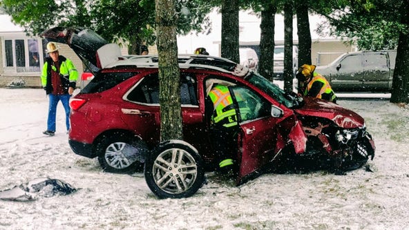 Racine County crash: Driver injured, extricated after striking tree