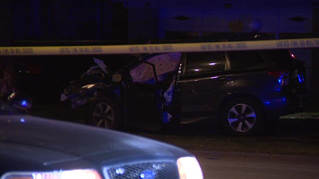 Milwaukee fatal crash Sunday; 2 dead, vehicle hits tree