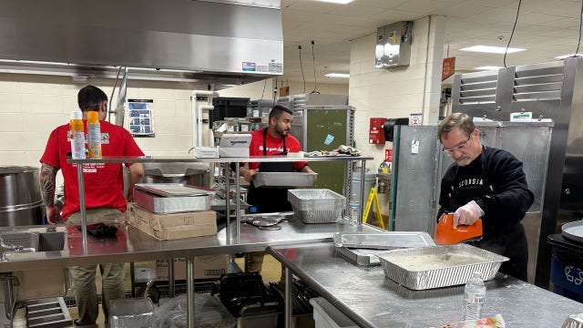 Volunteers deliver 3K+ Thanksgiving Day meals to senior citizens