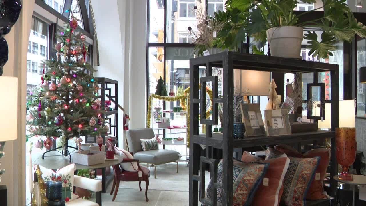 Holiday spending climbs as Milwaukee shoppers balance costs, giving