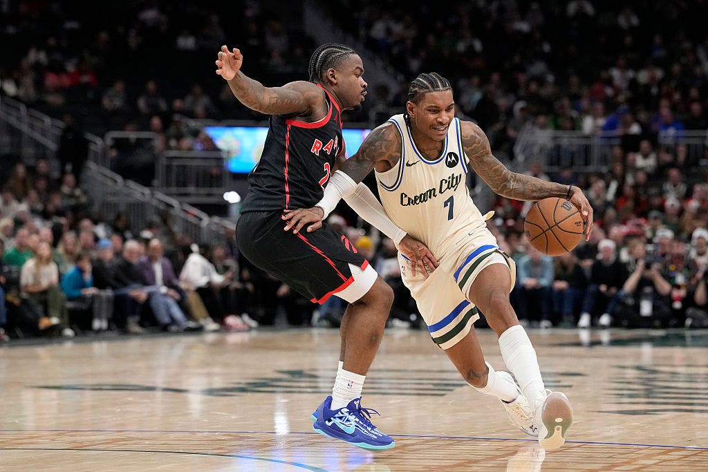 Bucks fall to Raptors, 111-105