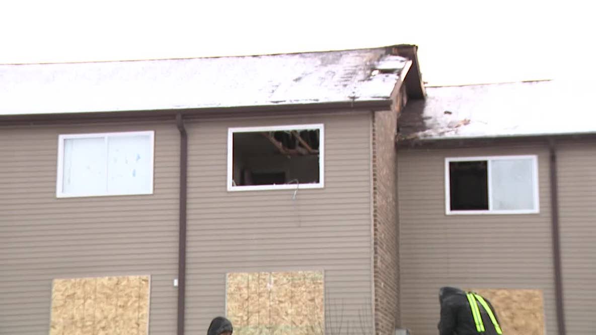 Milwaukee apartment fire; firefighters face icy conditions, heavy workload