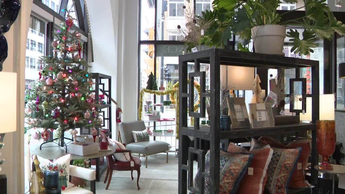 Holiday spending climbs as Milwaukee shoppers balance costs, giving