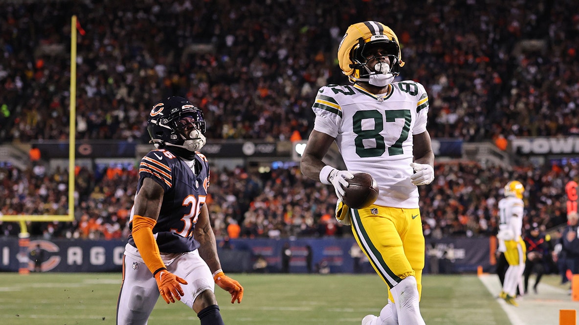 Packers-Bears score: Green Bay leads, Love ruled out with concussion