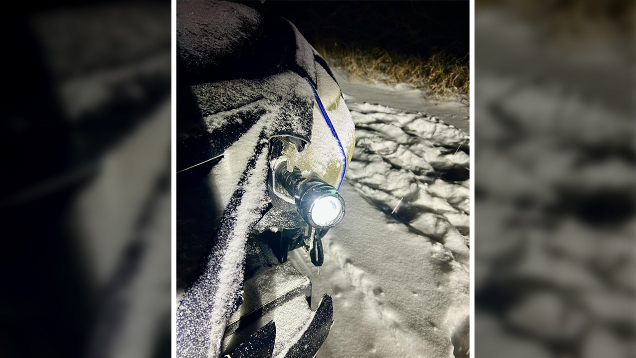 Wisconsin deputies stop driver for speeding, find flashlight used as 'substitute' headlight