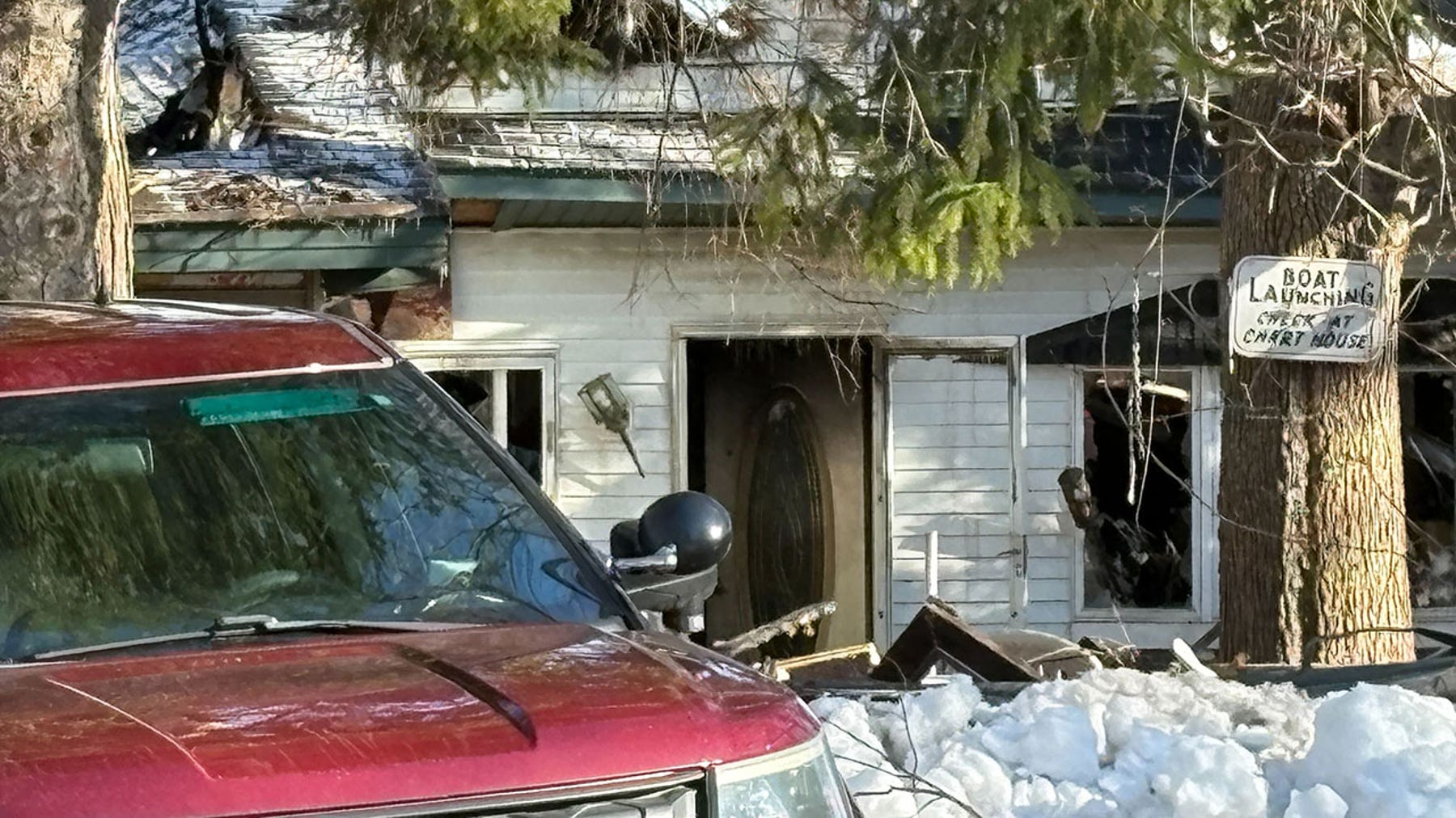 Lac La Belle fatal fire; firefight complicated by strong winds, bitter cold
