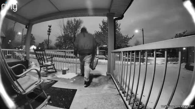 Milwaukee residents warn of rising porch piracy ahead of holidays